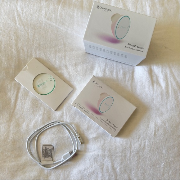 Omnilux Mini Blemish Eraser with 25 single-use Hydrocolloid Patches - Picture 2 of 5